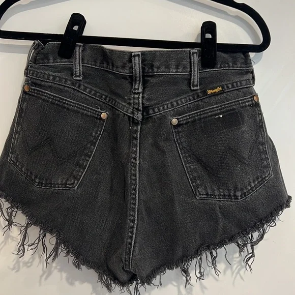 Black cutoff wrangler shorts - Picture 2 of 3